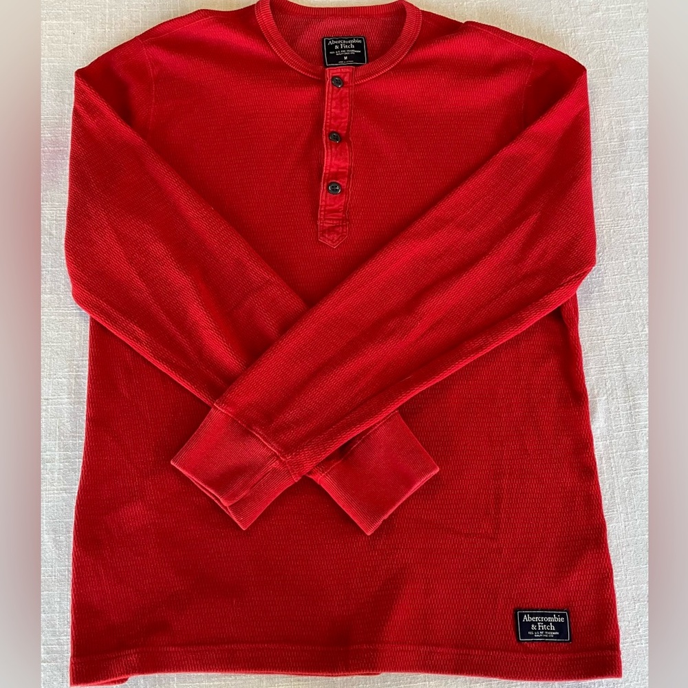 Red Abercrombie & Fitch double waffle men’s layer long sleeve Henley. Size M.